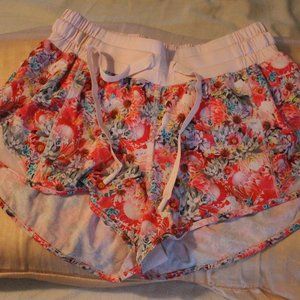 New LULULEMON  Hottie Hot Shorts